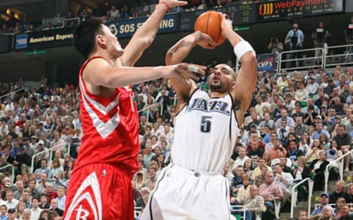 奋力反击！庞峥麟连续上篮得手后助刘泽希三分命中 率队打停天津（强势反扑！庞峥麟连中上篮再助刘泽希三分，球队逼停天津）