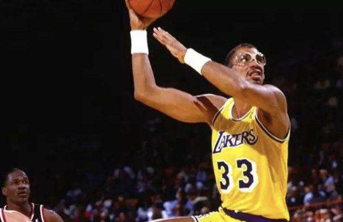 高效！申京半场9中8拿到18分&第二节12分（手感火热！申京半场9投8中砍下18分，第二节独取12分）