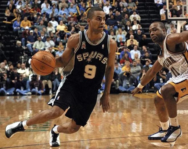 杭州承办世预赛票房破5000万，据估创10亿级别的综合经济效益（世预赛落户杭州票房超5000万，综合经济效益预计达十亿级）