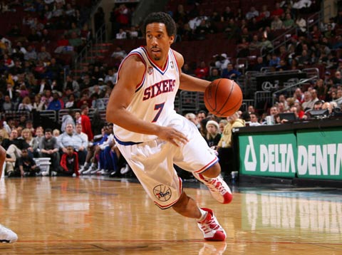 马克西连续21场砍下20+，追平艾弗森并列队史第二（马克西连续21场得分20+，追平艾弗森并列队史第二位）