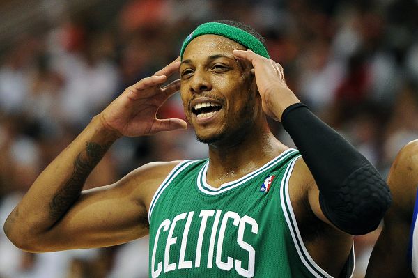 北京国安玄学加持？罕见：河南球迷震撼出征，大量聚集在候车厅（北京国安气运加成？少见一幕：河南球迷浩浩荡荡启程，候车厅人潮涌动）