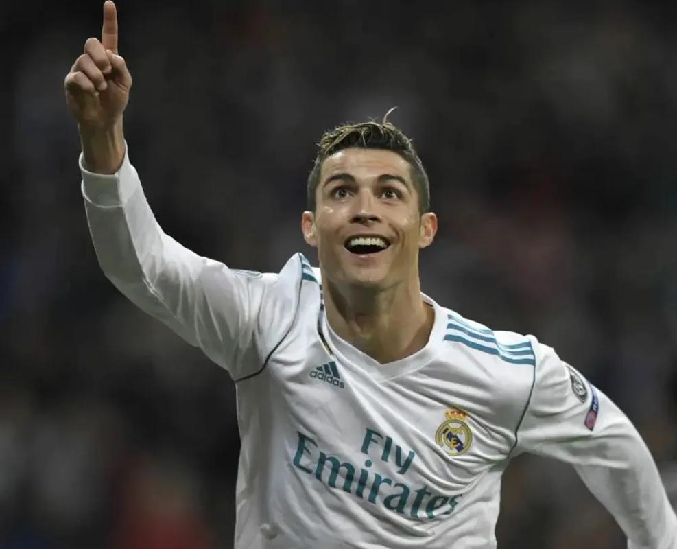 死亡缠绕！华莱士19分钟4次抢断 5中4高效拿到9分4板2助（如影随形！华莱士19分钟贡献4抢断，5投4中高效斩获9分4板2助）