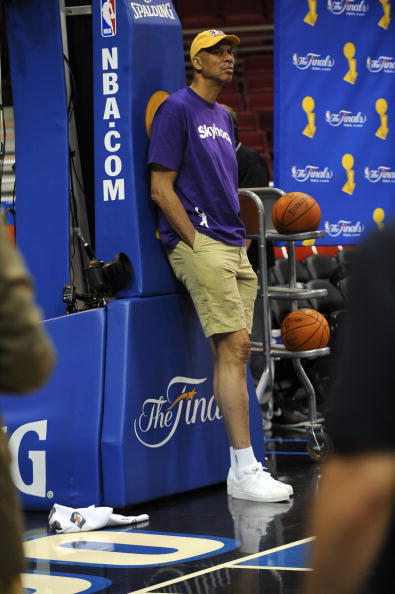 卡雷拉斯：我的位置是左边卫，但能适应教练在任何时候的要求（卡雷拉斯：本职左后卫，随时适应教练安排）