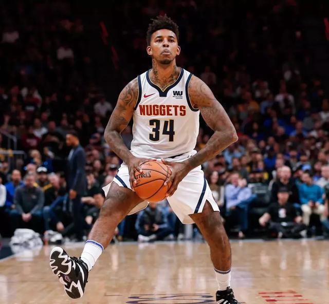 普拉蒂尼等尤文传奇与一线队见面，并参观海瑟尔惨案纪念碑（普拉蒂尼等尤文名宿与一线队会合，赴海瑟尔惨案纪念碑致敬）