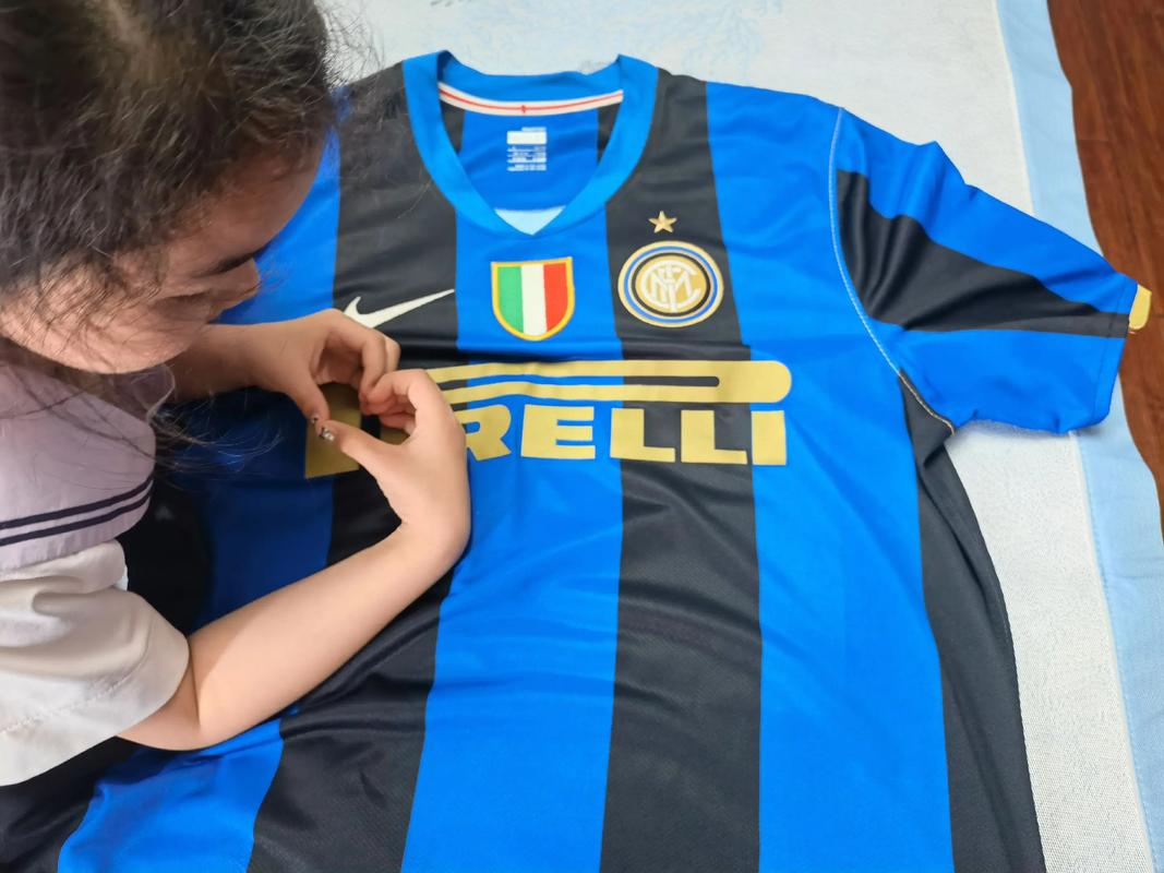 天空：曼联1月不会积极出售齐尔克泽，最近他发挥了一些作用（天空体育：曼联一月无意主动出售齐尔克泽，近期表现有所起色）